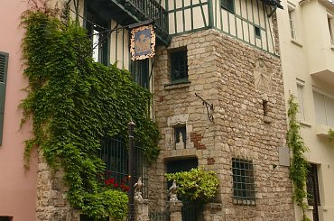 Na Montmartrze takie urokliwe miejsca można znależć :) #Paryż