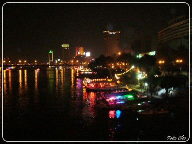 W Nilu odbija sie tysiace swiatel czyniac go niesamowicie pieknym...