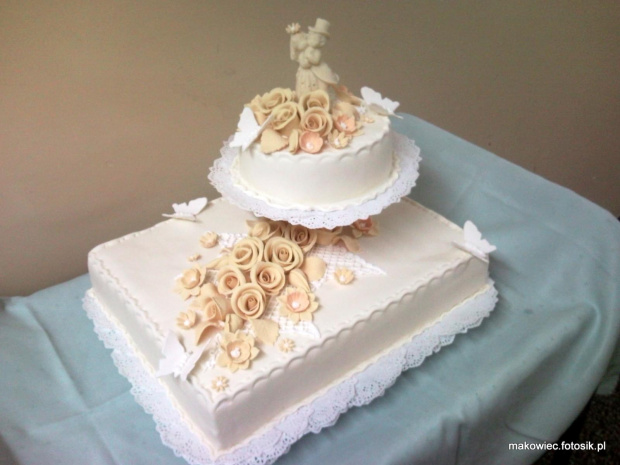 Torcik weselny 6 kg biało- ekrii #tort #wesele #kwiaty