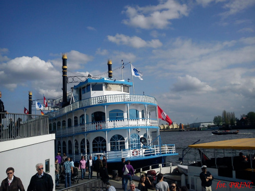 Statek-restauracja. Port Hamburg
