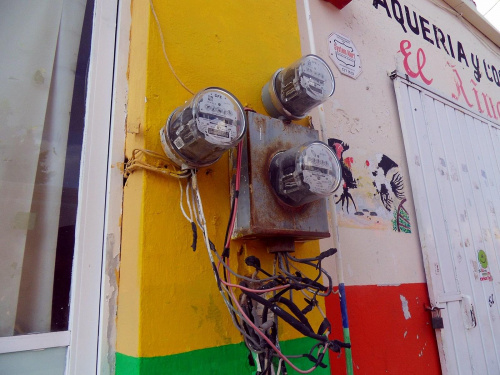 meksykańska instalacja elektryczna :) - zdjęcie pożyczyłam od znajomych którzy na wycieczce tam byli