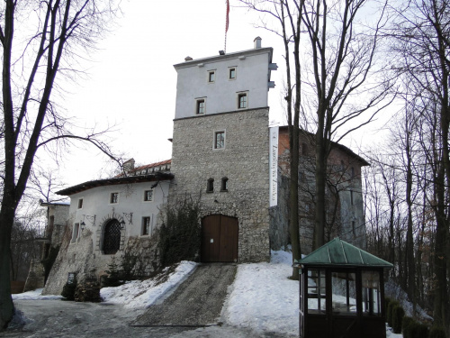 Zamek w Korzkwi w sumie to niedaleko mnie, w mojej gminie :)