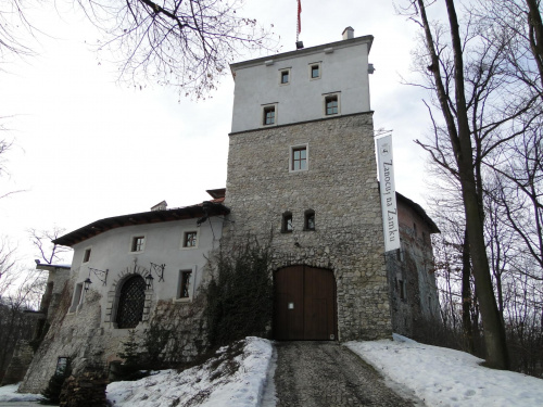 Zamek w Korzkwi w sumie to niedaleko mnie, w mojej gminie :)
