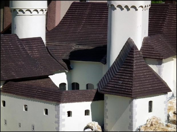 Park Zamków Jurajskich w Miniaturze.Obok zamku w Ogrodzieńcu.