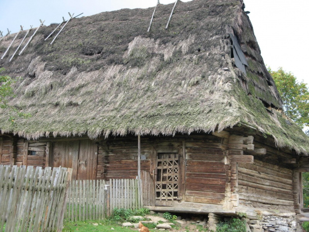 Bieszczady Wschodnie - stara bojkowska chata w Libuchorze.