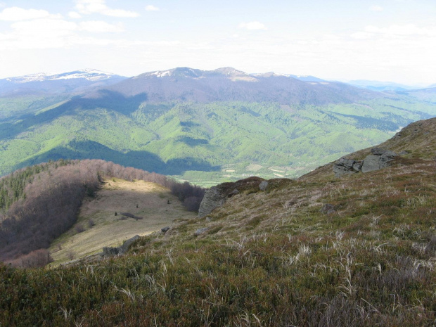 Bieszczady Wschodnie - z okolic Pikuja ku masywom Ostrej Hory i Połoniny Równej.