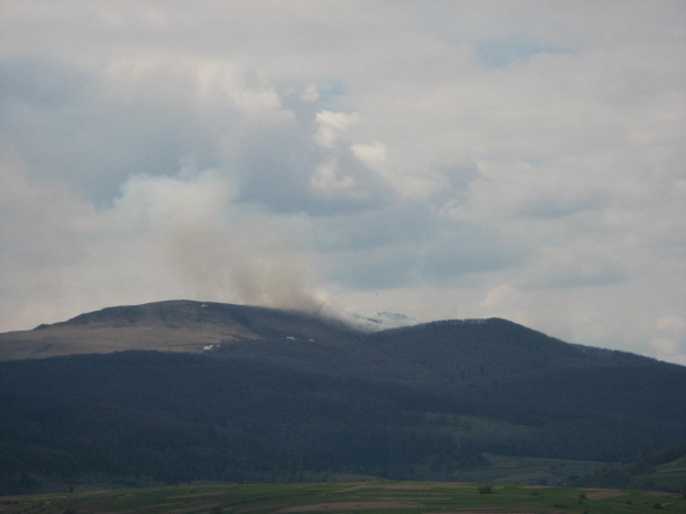 Bieszczady Wschodnie - z okolic Libuchory, płoną wypalane połoniny.