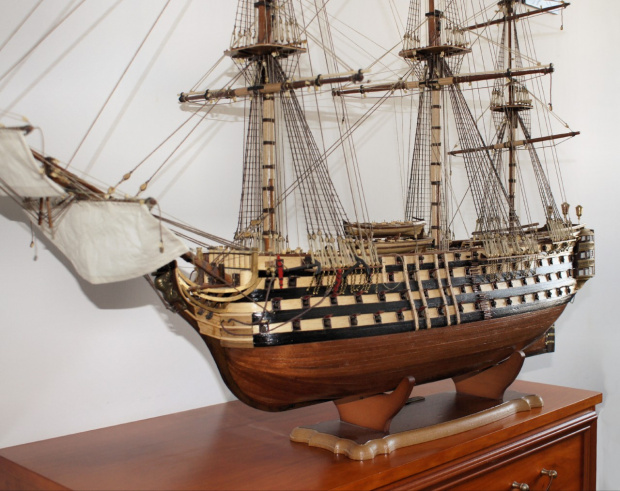 Santísima Trinidad (pełna oficjalna nazwa Santísima Trinidad y Nuestra Senora del Buen Fin) - hiszpański żaglowy okręt liniowy, zbudowany w 1769 roku, w Hawanie na Kubie. W pierwotnej formie posiadał 120 dział armatnich na trzech pokładach. Liczbę tę z...