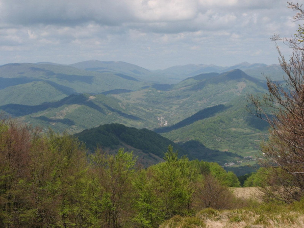 Bieszczady Wschodnie - widok ku terenom Użockiego Parku Narodowego.