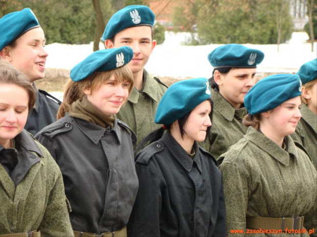 Czy to lato, czy to zima to na zbiórkę się nagina...
Terenowe ćwiczenia wiedzy o wojskowości. #Sobieszyn #Brzozowa #KlasaWojskowa