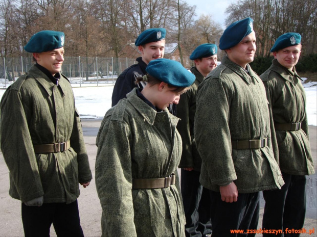 Czy to lato, czy to zima to na zbiórkę się nagina...
Terenowe ćwiczenia wiedzy o wojskowości. #Sobieszyn #Brzozowa #KlasaWojskowa