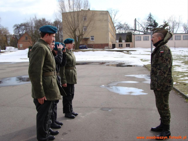 Czy to lato, czy to zima to na zbiórkę się nagina...
Terenowe ćwiczenia wiedzy o wojskowości. #Sobieszyn #Brzozowa #KlasaWojskowa