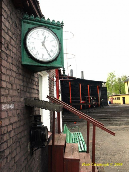 "Ten zegar stary" odmierza czas od wyjazdu do powrotu parowozu do parowozowni. #kolej #PKP #wiosna #Wolsztyn