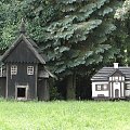 Kolekcja uli w kształcie miniatur najważniejszych zabytków regionu przy dworku - muzeum im. bł . Edmunda Bojanowskiego