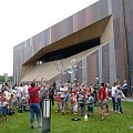 Park Odkrywców przy Centrum Nauki Kopernik - puszczanie baniek