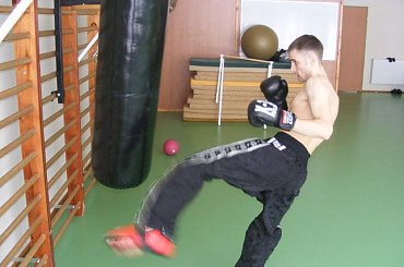 Zapraszamy na www.fightzone.pl oraz na www.wejherowo.dbv.pl #kickboxing #wejherowo #karcz #rafal #gminny #ośrodek #sportu #rekreacji #turystyki #Luzino #karate #full #contact #team #zieliński #mateusz #walka #przygotowania