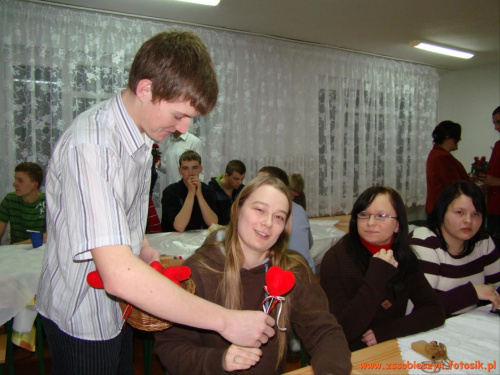 Dla dziewcząt, które znamy
moc życzeń dzisiaj mamy,
dużo zdrowia, szczęścia i miłości
oraz kwiatów i radości,
niechaj się to niesie na cały kraj,
dziś dla pań wszystko naj... naj... naj..... #Sobieszyn #Brzozowa #DzieńKobiet