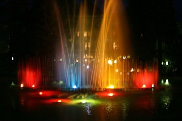 Kolorowa fontanna w Polanicy Zdrój #fontanna #PolanicaZdrój