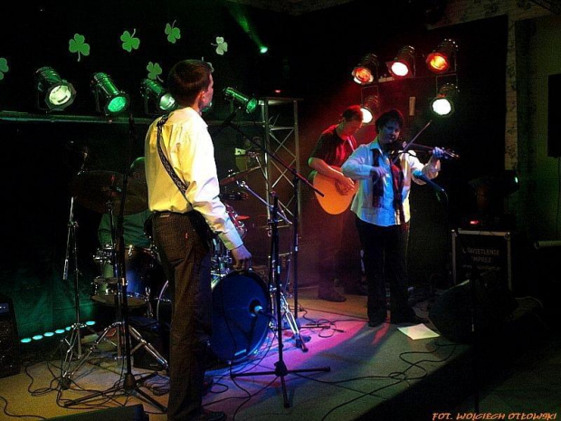 Shamrock - dzień Św. Patryka w suwalskiej Restauracji NA STARÓWCE; 19 marca 2010 #RestauracjaNASTARÓWCE #Suwałki #Shamrock #koncert #muzyka #FolkCeltycki #BogdanBernard #TyczkowskiAdam #BogdanEwa #KierejszaTomasz