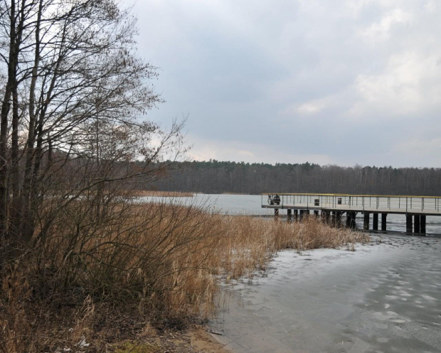 Wiosenne jezioro, choć jeszcze z taflą lodową