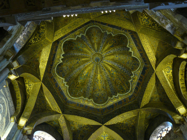 Kordoba - Mezquita - kopuła Mihrabu w kształcie kielicha kwiatu #Andaluzja #Kordoba #Mezquita