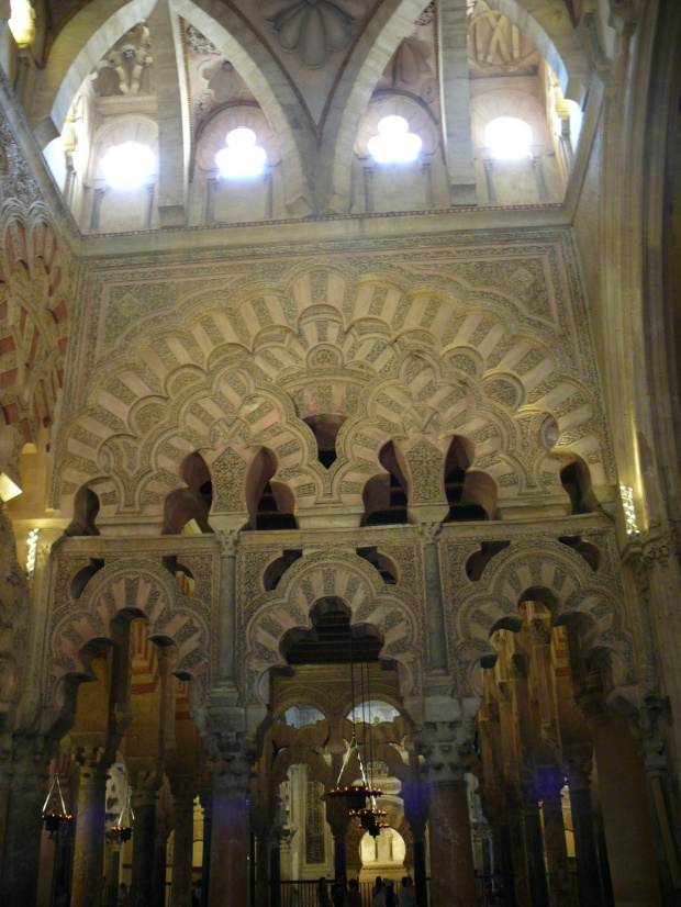 Kordoba - Mezquita - wspaniałe dekoracje kolumn w Capilla Villaviciosa #Andaluzja #Kordoba #Mezquita