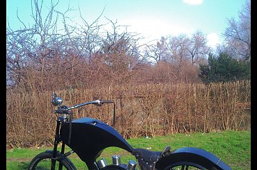 rowerocykl. #rower #rowery #RowerPoziomy #rowerocykl #niebo #trawa #indiv #indivbike