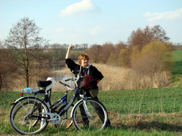 no to sezon rowerowy rozpoczęty !! pozdrowienia dla wszystkich lubiących tę formę zwiedzania okolicy ! :)))