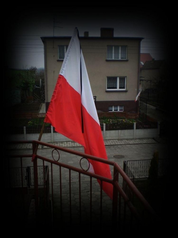 Ku pamięci Prezydenta RP Lecha Kaczyńskiego i wszystkich ofiar.