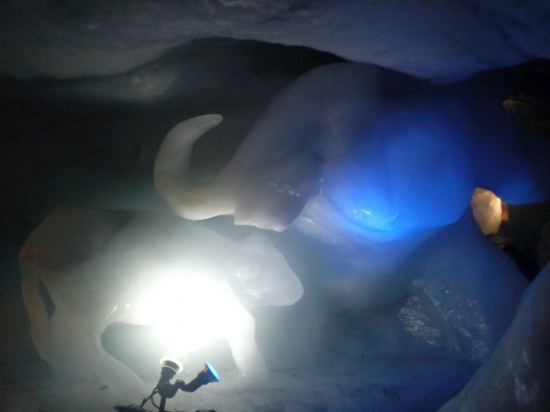 Lodowe rzeżby w Ice Cave #Alpy #Francja #Góry