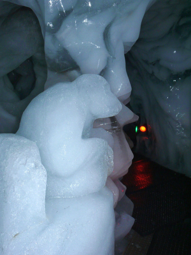 Lodowe rzeżby w Ice Cave #Alpy #Francja #Góry