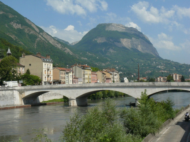 Grenoble - dawna stolica Delfinatu i główny ośrodek departamentu Isere #Alpy #Francja #Góry #Grenoble