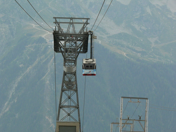 Aiguille du Midi - kolejka jest najwyżej położoną kolejką linową na świecie #Alpy #Francja #Góry #AguilaDeMidi