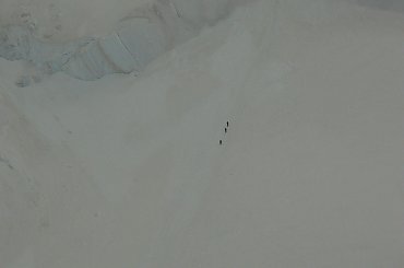 Mont Blanc - małe mróweczki wobec potęgi góry #Alpy #Francja #Góry #MontBlanc