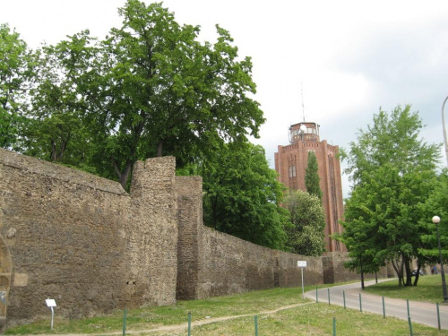 Wieża ciśnień i mury obronne