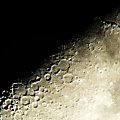 14.02.2008 Wycinek z poprzedniego zdjęcia. proszę zwrócić uwagę na łańcuch gór w prawym, górnym rogu. Zdjęcie nienajlepszej jakości z powodu dużego powiększenia cyfrowego.. #księżyc