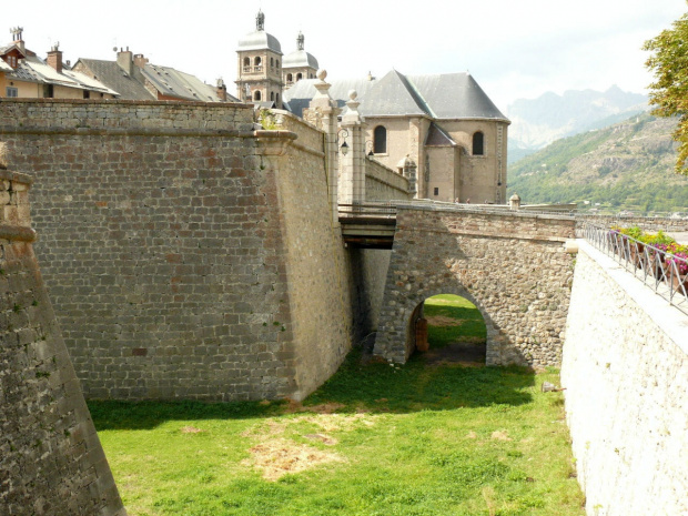 Briancon- system potężnych twierdz zbudowanych w XVII - XIX w #Alpy #Francja #Góry