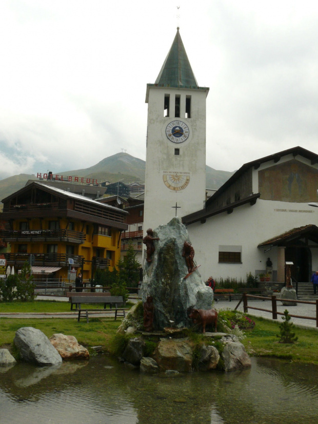 Breuil-Cervinia w centrum zachowała charakter górskiej wioski z początków ubiegłego stulecia #Alpy #DolinaAosty #Góry
