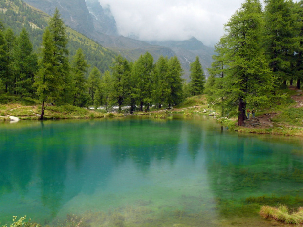 Lago Bleu - maleńkie jeziorko o niesamowitej barwie wody #Alpy #DolinaAosty #Góry