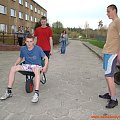 Przed Dniem Otwartych Drzwi w Sobieszynie-Brzozowej jest tyle pracy, że mało która taczka jedzie pusta #Sobieszyn #Brzozowa