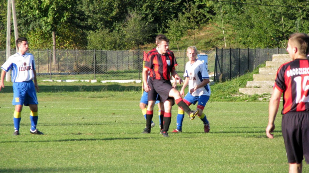 Grodziszczanka - Pogoń Leżajsk (0:3), 28.09.2011 r. - II runda okręgowego Pucharu Polski #GrodziszczankaGrodziskoDolne #lezajsk #lezajsktm #leżajsk #PiłkaNożna #pogon #pogoń #PogońLeżajsk #seniorzy #sport