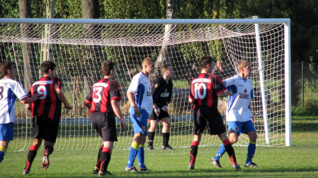 Grodziszczanka - Pogoń Leżajsk (0:3), 28.09.2011 r. - II runda okręgowego Pucharu Polski #GrodziszczankaGrodziskoDolne #lezajsk #lezajsktm #leżajsk #PiłkaNożna #pogon #pogoń #PogońLeżajsk #seniorzy #sport