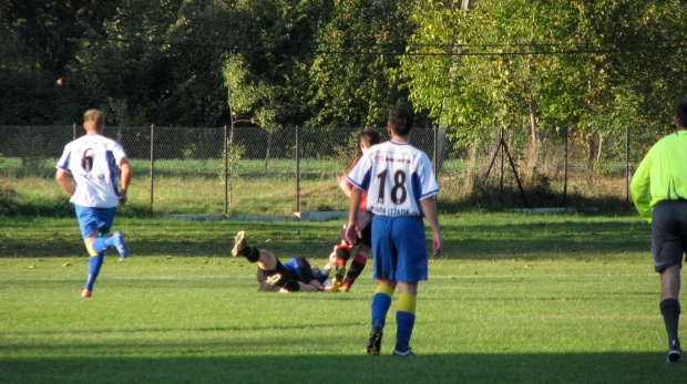 Grodziszczanka - Pogoń Leżajsk (0:3), 28.09.2011 r. - II runda okręgowego Pucharu Polski #GrodziszczankaGrodziskoDolne #lezajsk #lezajsktm #leżajsk #PiłkaNożna #pogon #pogoń #PogońLeżajsk #seniorzy #sport