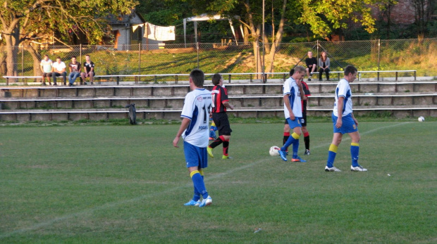 Grodziszczanka - Pogoń Leżajsk (0:3), 28.09.2011 r. - II runda okręgowego Pucharu Polski #GrodziszczankaGrodziskoDolne #lezajsk #lezajsktm #leżajsk #PiłkaNożna #pogon #pogoń #PogońLeżajsk #seniorzy #sport