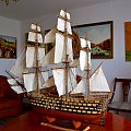 Santísima Trinidad (pełna oficjalna nazwa Santísima Trinidad y Nuestra Senora del Buen Fin) - hiszpański żaglowy okręt liniowy, zbudowany w 1769 roku, w Hawanie na Kubie. W pierwotnej formie posiadał 120 dział armatnich na trzech pokładach. Liczbę tę z...