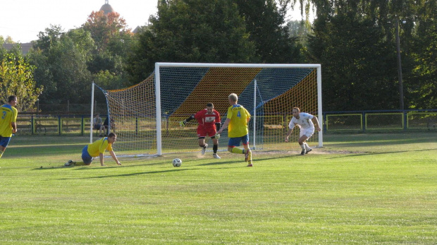 Pogoń Leżajsk - Czarni Jasło (1:3), 01.10.2011 r. - IV liga podkarpacka #czarni #CzarniJasło #jasło #lezajsk #lezajsktm #leżajsk #PiłkaNożna #pogon #pogoń #PogońLeżajsk #sport