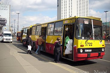 Komunikacja miejska w centrum Warszawy podczas uroczystości żałobnych. #KomunikacjaMiejska #MZA #PKSGrodzisk #Michalczewski #objazdy #Warszawa #Centrum #zasilenia #Ikarus #MAN #Jelcz #SolarisStalowa #Ostrobramska #Woronicza #Kleszczowa #Redutowa