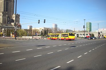 Komunikacja miejska w centrum Warszawy podczas uroczystości żałobnych. #KomunikacjaMiejska #MZA #PKSGrodzisk #Michalczewski #objazdy #Warszawa #Centrum #zasilenia #Ikarus #MAN #Jelcz #SolarisStalowa #Ostrobramska #Woronicza #Kleszczowa #Redutowa