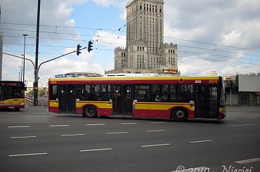 Komunikacja miejska w centrum Warszawy podczas uroczystości żałobnych. #KomunikacjaMiejska #MZA #PKSGrodzisk #Michalczewski #objazdy #Warszawa #Centrum #zasilenia #Ikarus #MAN #Jelcz #SolarisStalowa #Ostrobramska #Woronicza #Kleszczowa #Redutowa