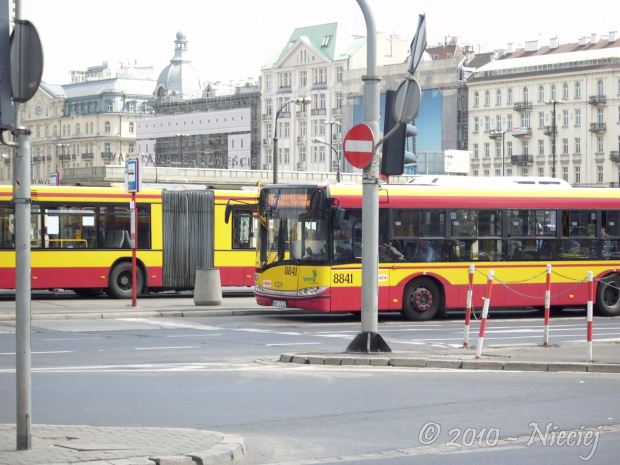 Komunikacja miejska w centrum Warszawy podczas uroczystości żałobnych. #KomunikacjaMiejska #MZA #PKSGrodzisk #Michalczewski #objazdy #Warszawa #Centrum #zasilenia #Ikarus #MAN #Jelcz #SolarisStalowa #Ostrobramska #Woronicza #Kleszczowa #Redutowa